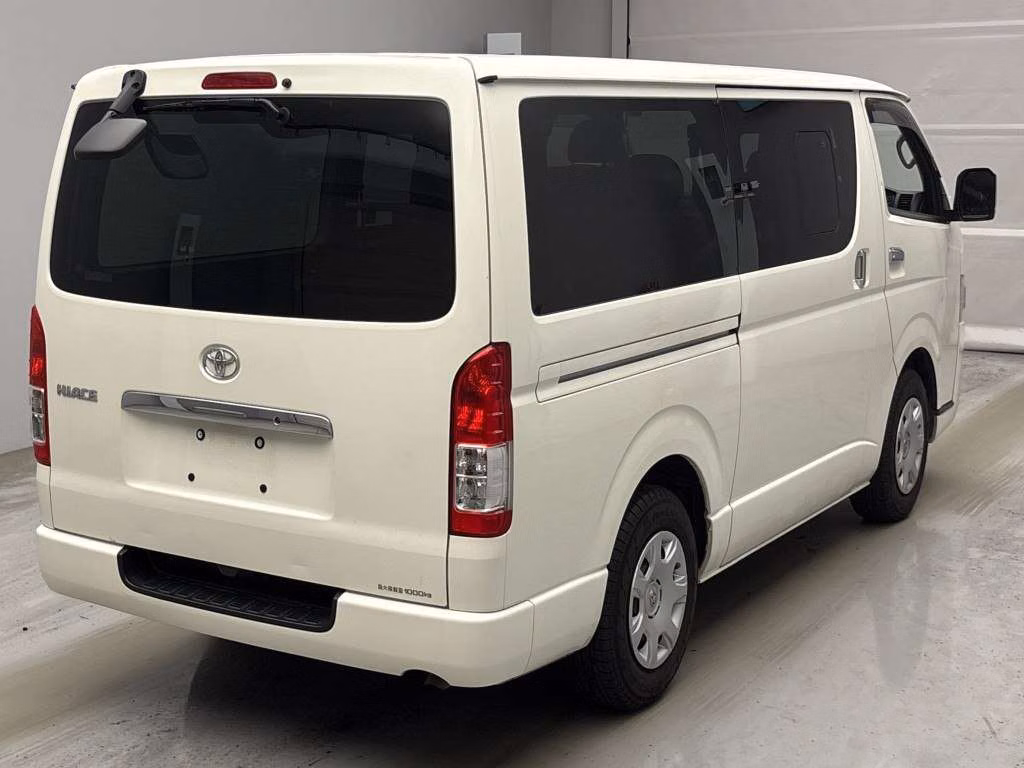 TOYOTA REGIUS ACE