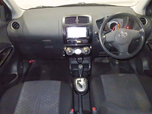 TOYOTA IST