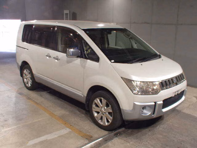 MITSUBISHI DELICA D:5