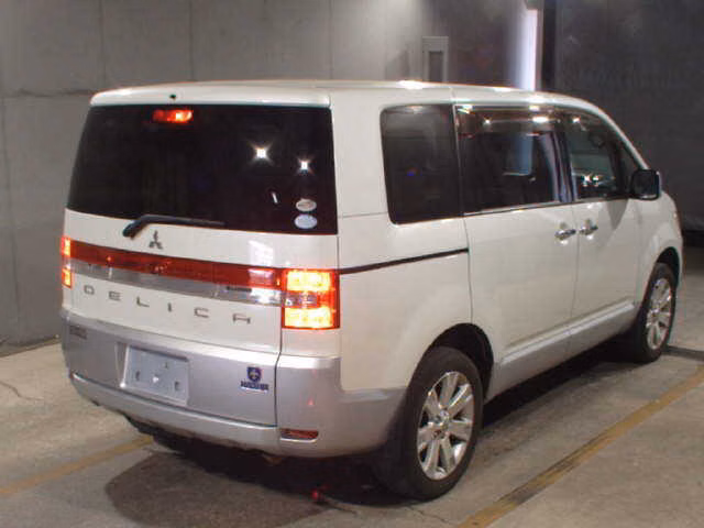 MITSUBISHI DELICA D:5