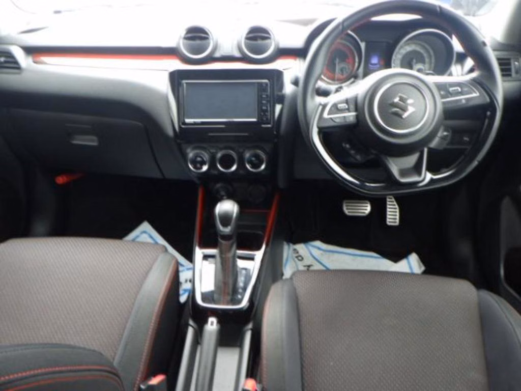 SUZUKI SWIFT