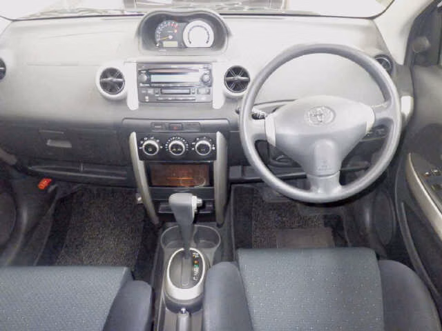 TOYOTA IST