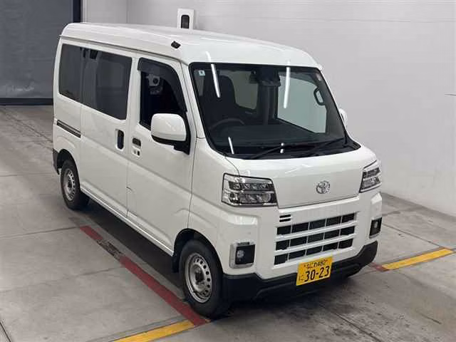 TOYOTA PIXIS VAN