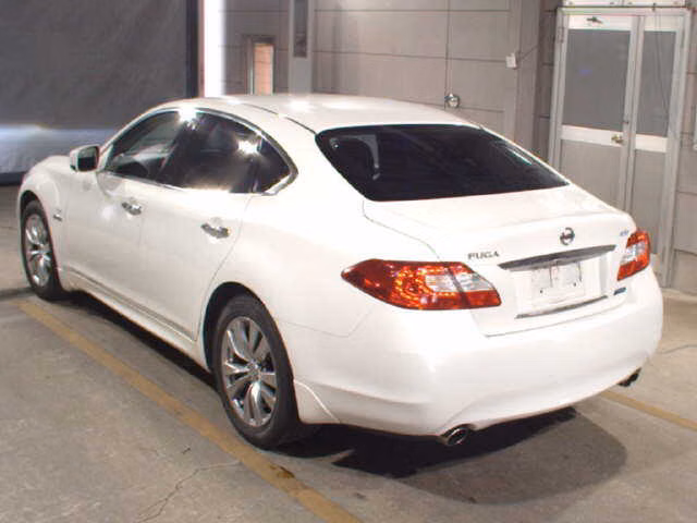 NISSAN FUGA