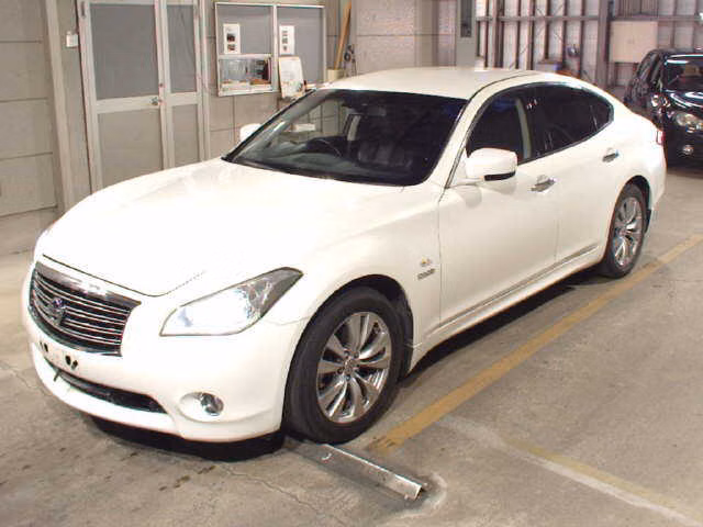 NISSAN FUGA