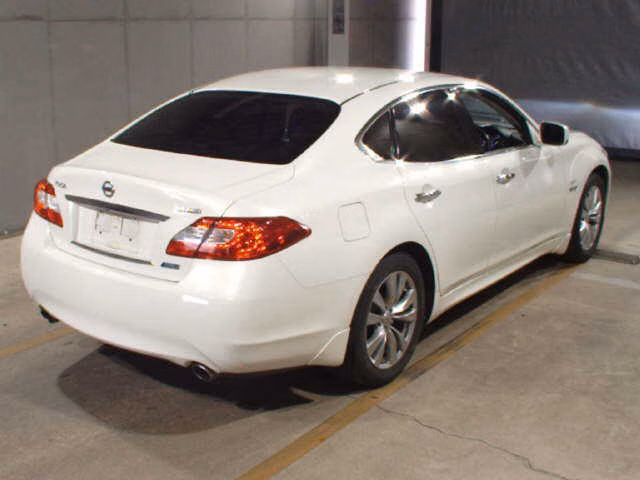 NISSAN FUGA