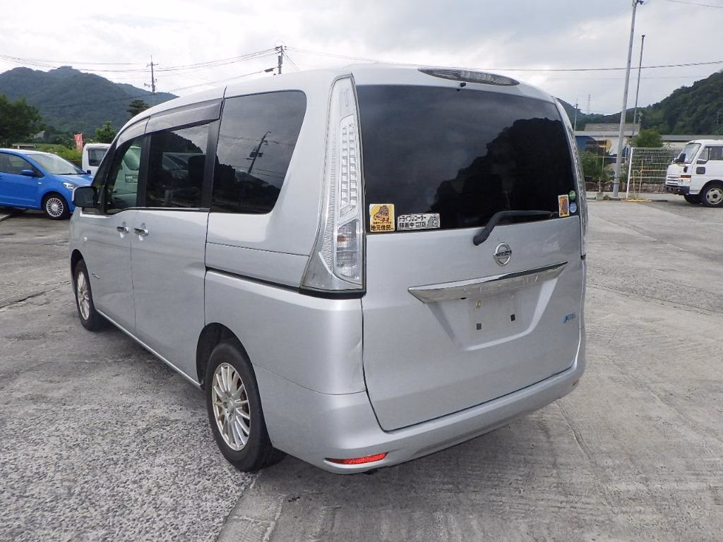 NISSAN SERENA
