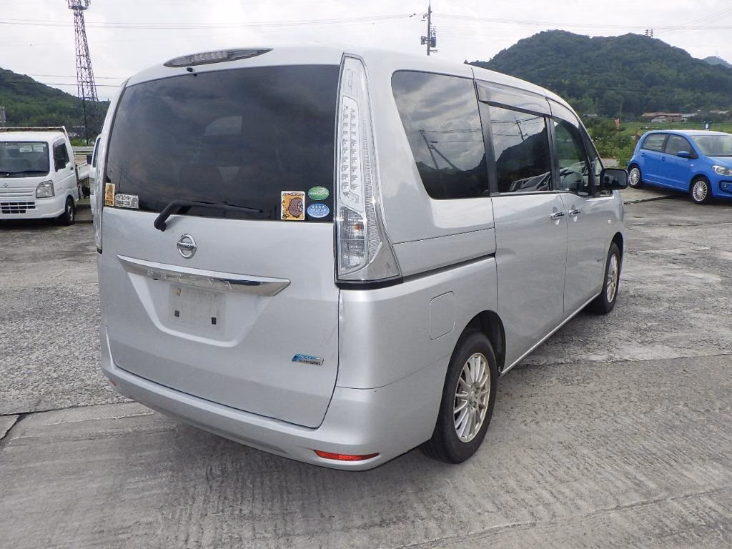 NISSAN SERENA