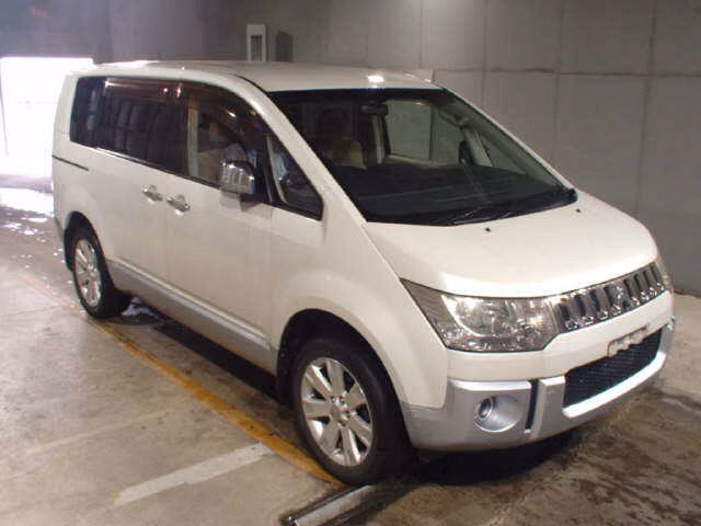 MITSUBISHI DELICA D:5