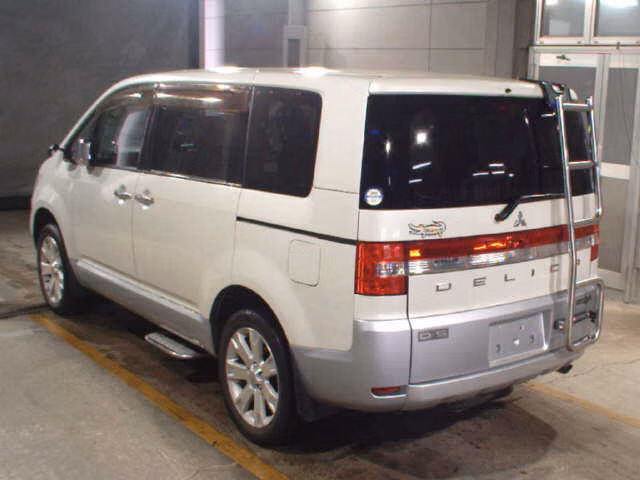 MITSUBISHI DELICA D:5