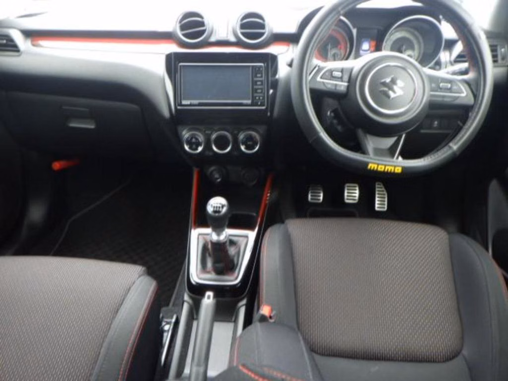 SUZUKI SWIFT