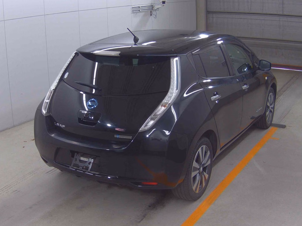 NISSAN LEAF