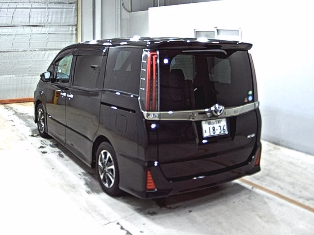 TOYOTA NOAH