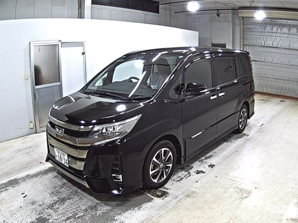 TOYOTA NOAH