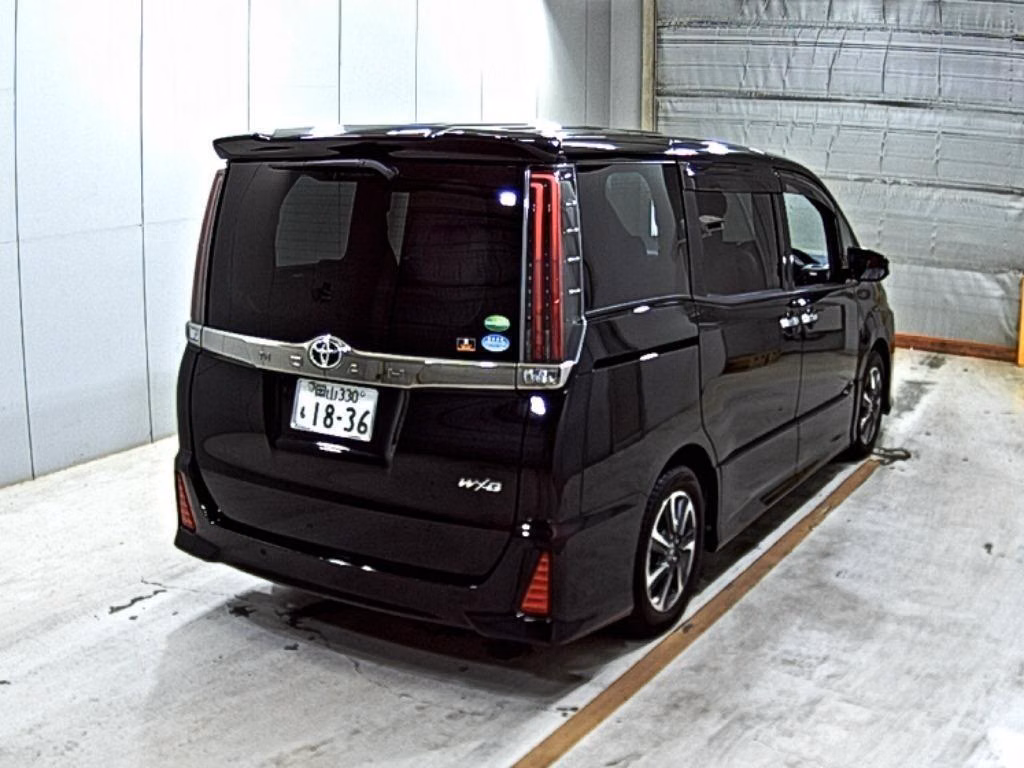 TOYOTA NOAH