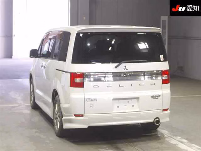 MITSUBISHI DELICA D:5