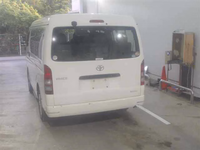 TOYOTA HIACE