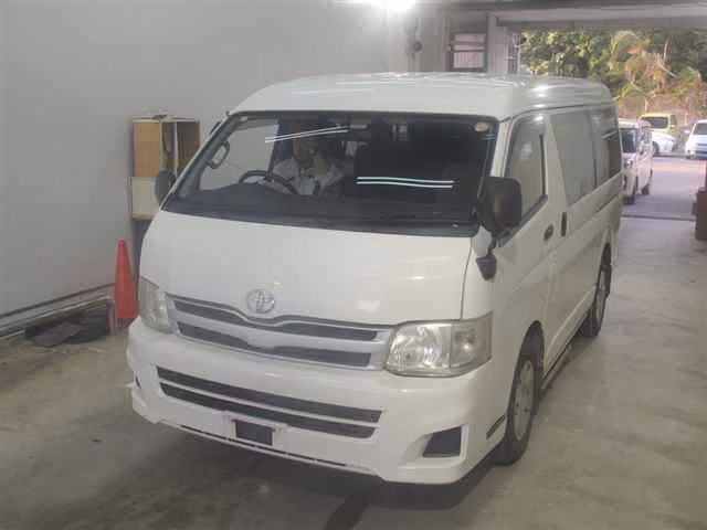TOYOTA HIACE