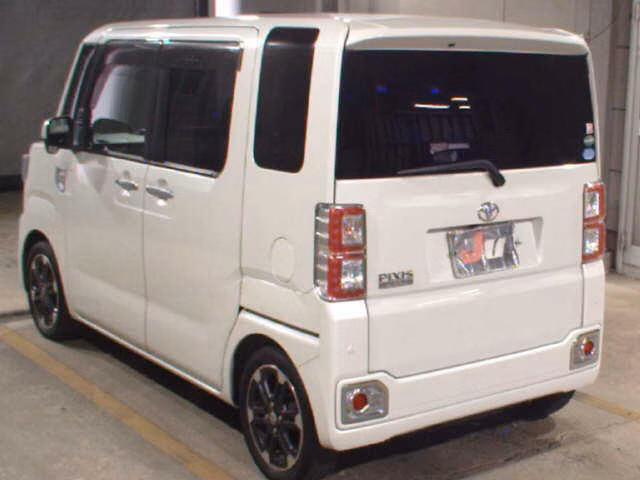 TOYOTA PIXIS MEGA