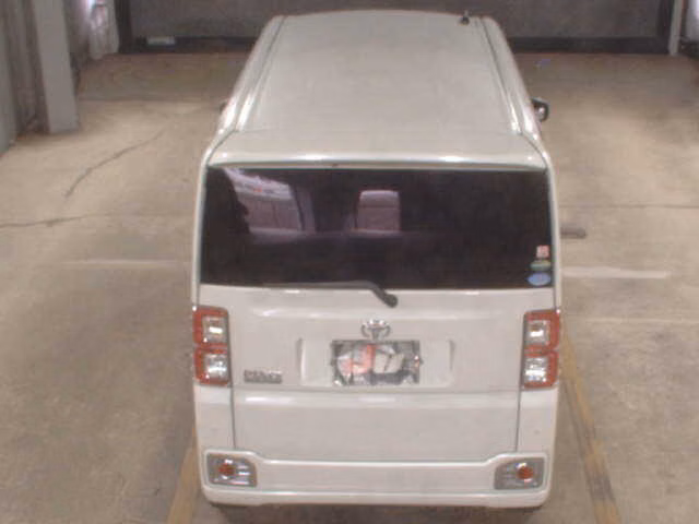 TOYOTA PIXIS MEGA