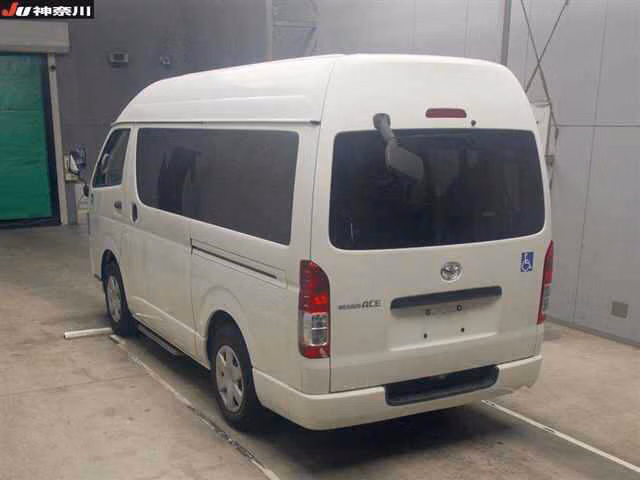 TOYOTA REGIUS ACE