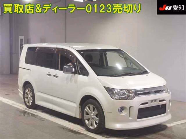 MITSUBISHI DELICA D:5
