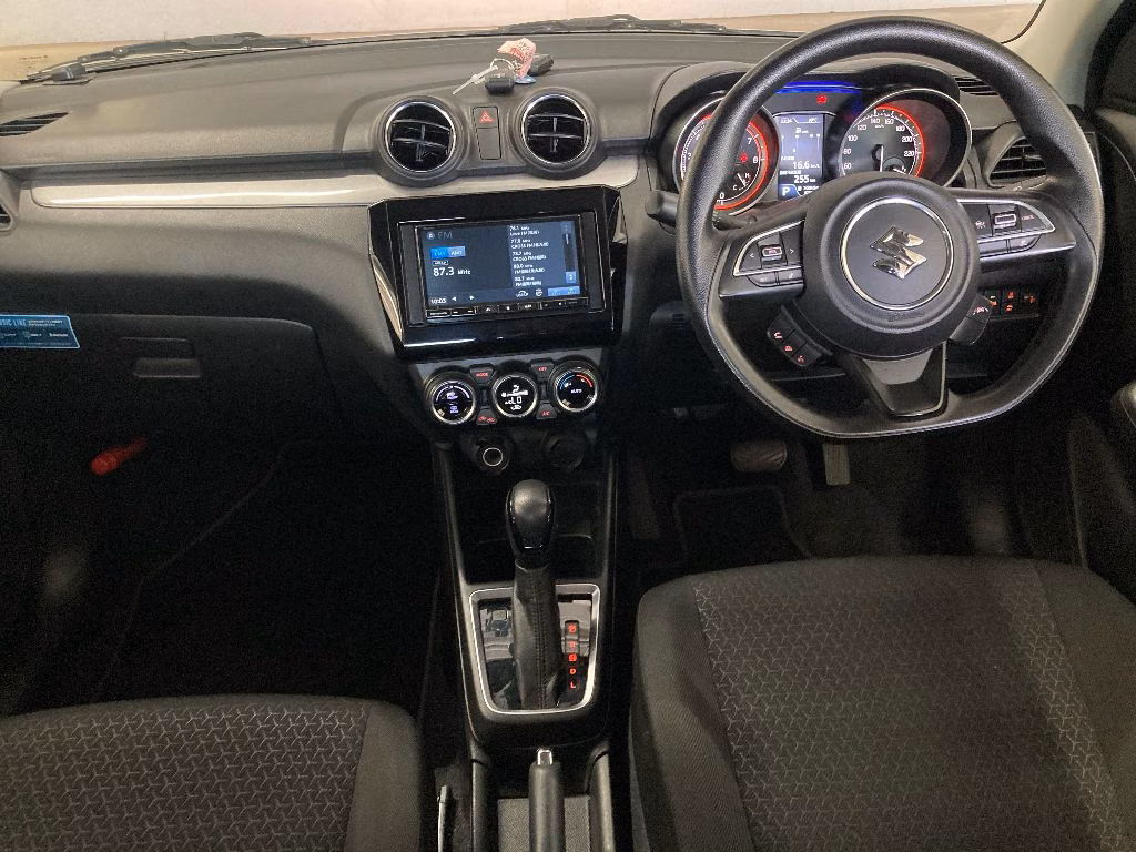 SUZUKI SWIFT