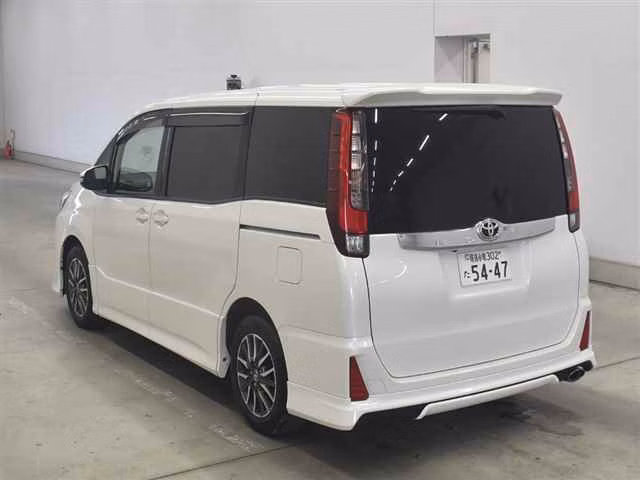 TOYOTA NOAH
