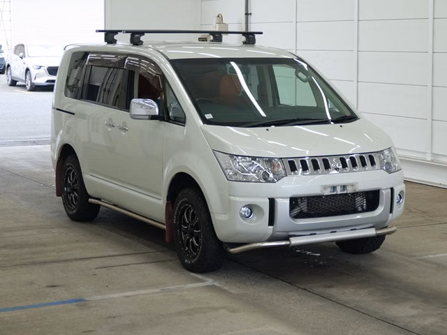 MITSUBISHI DELICA D:5