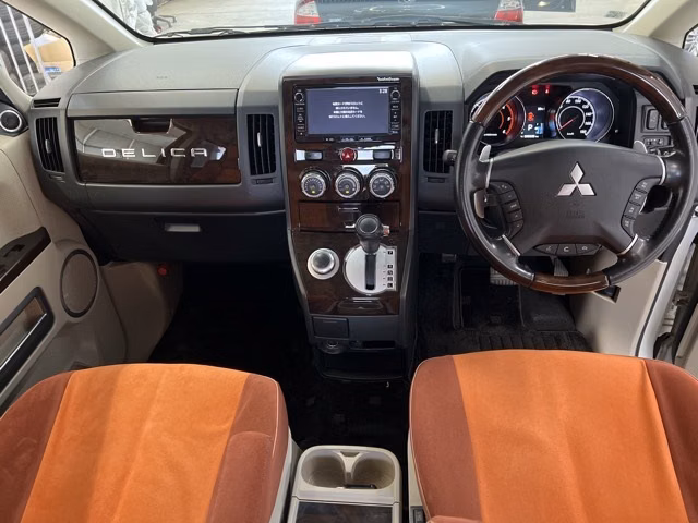 MITSUBISHI DELICA D:5