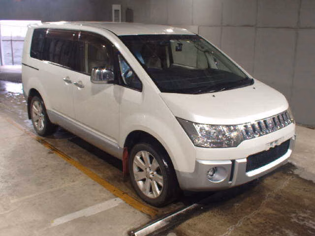 MITSUBISHI DELICA D:5