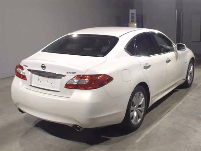 NISSAN FUGA