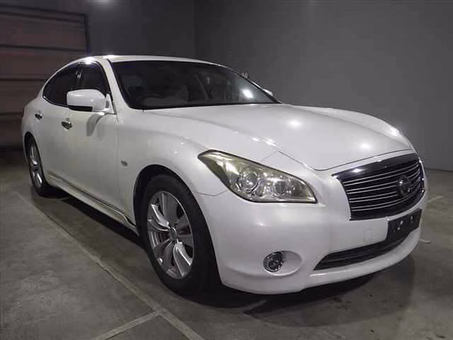 NISSAN FUGA