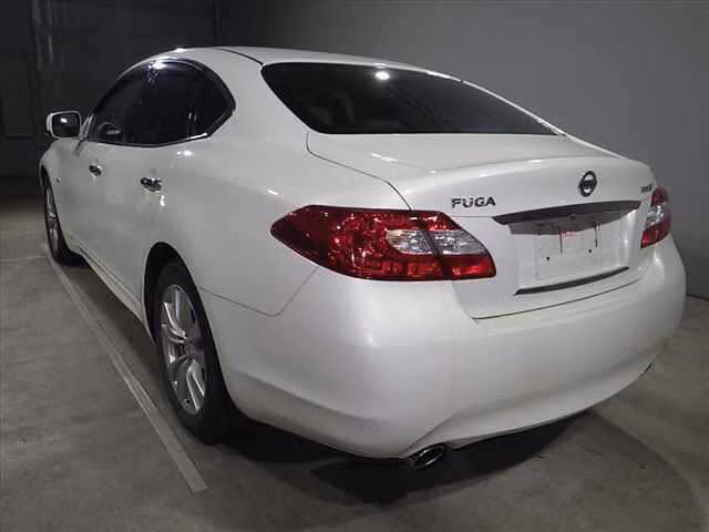 NISSAN FUGA