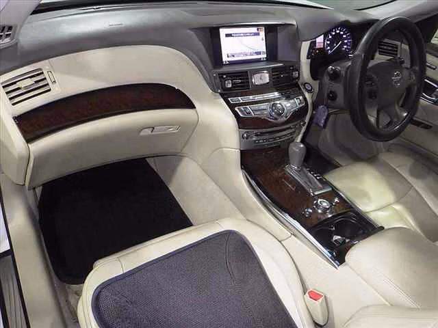 NISSAN FUGA