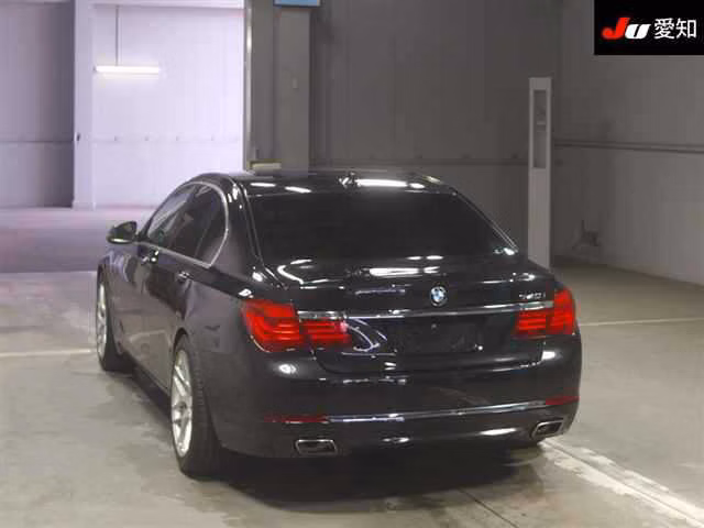 BMW 7-SERIES