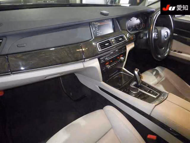 BMW 7-SERIES