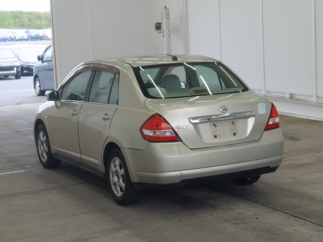 NISSAN TIIDA LATIO