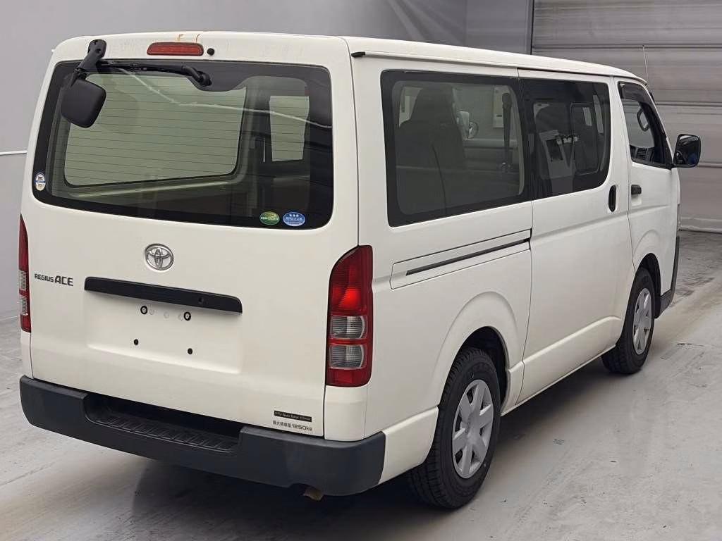 TOYOTA REGIUS ACE