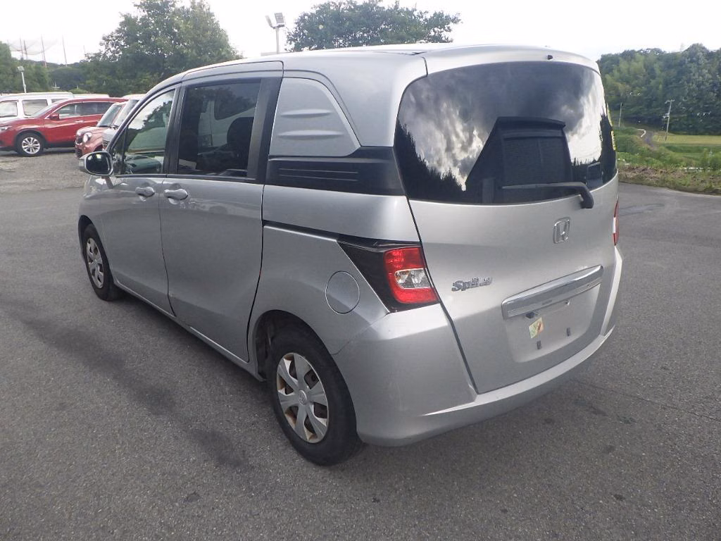 HONDA FREED SPIKE