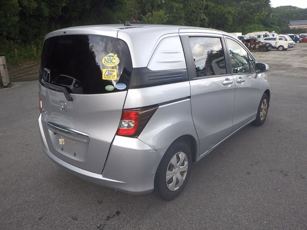 HONDA FREED SPIKE