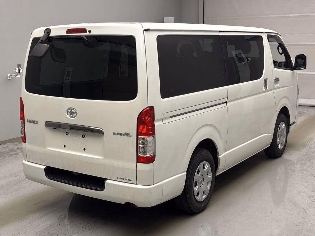 TOYOTA REGIUS ACE