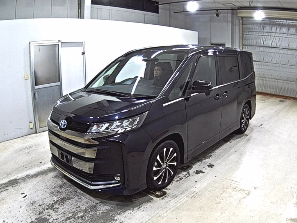 TOYOTA NOAH
