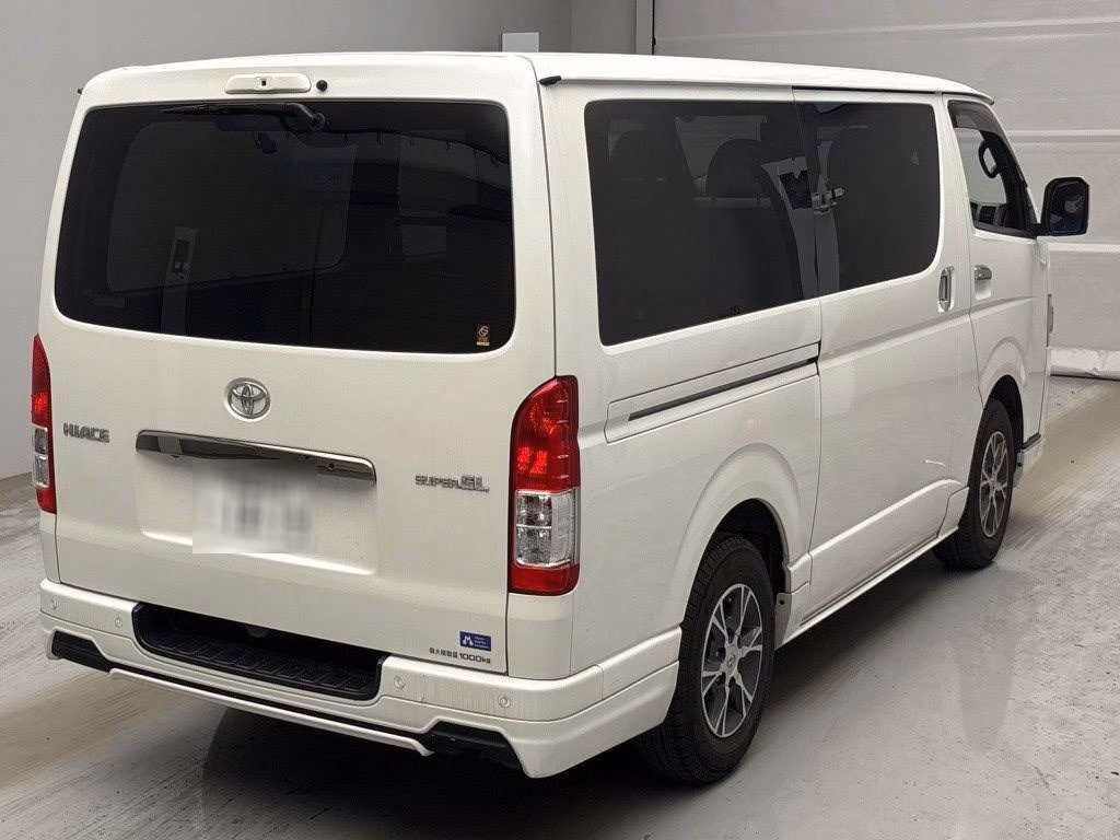 TOYOTA REGIUS ACE
