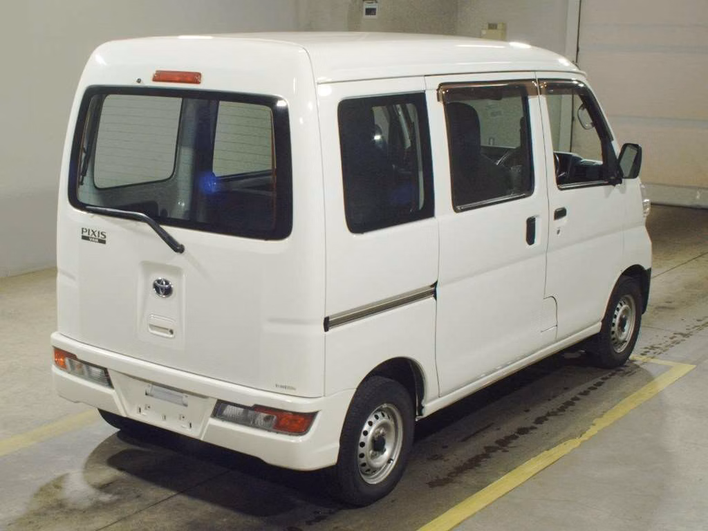 TOYOTA PIXIS VAN