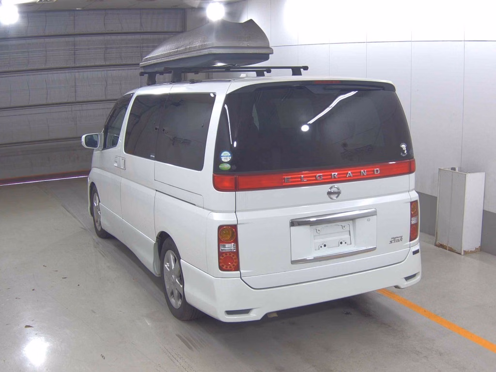 NISSAN ELGRAND