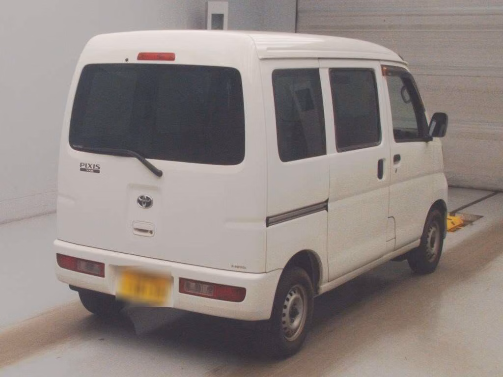 TOYOTA PIXIS VAN