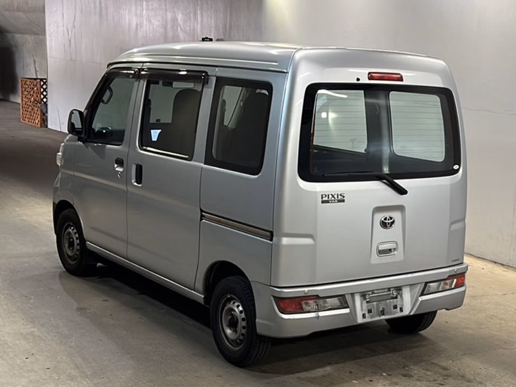TOYOTA PIXIS VAN