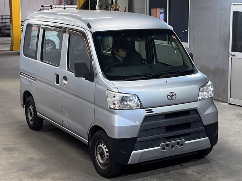 TOYOTA PIXIS VAN
