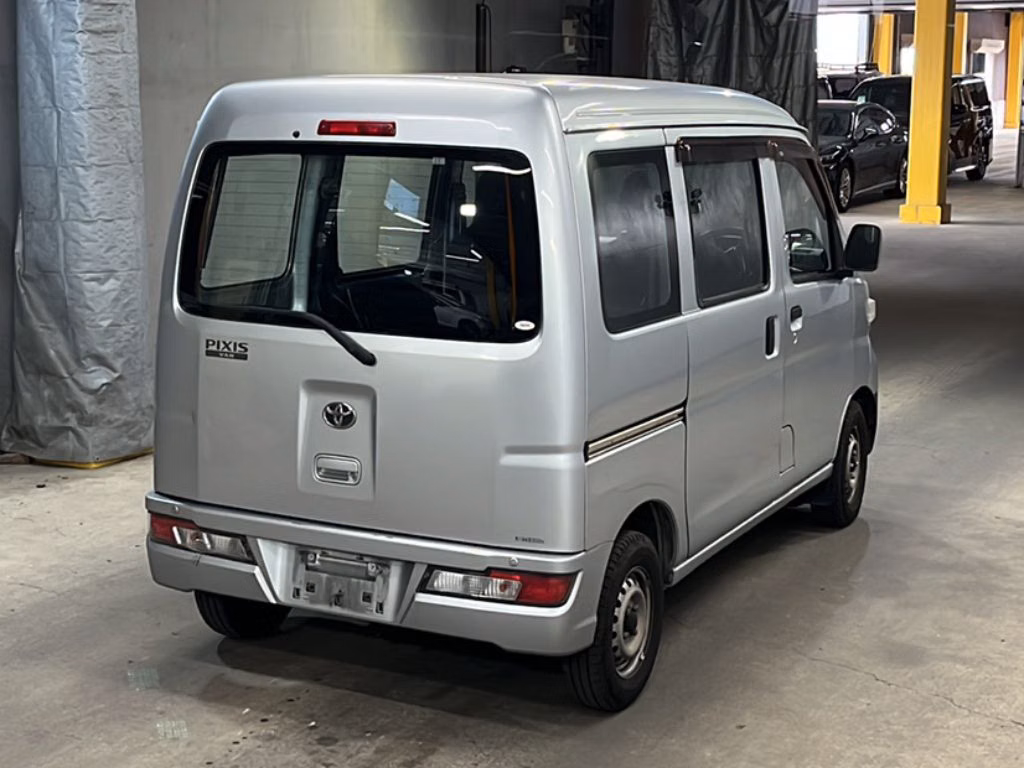 TOYOTA PIXIS VAN